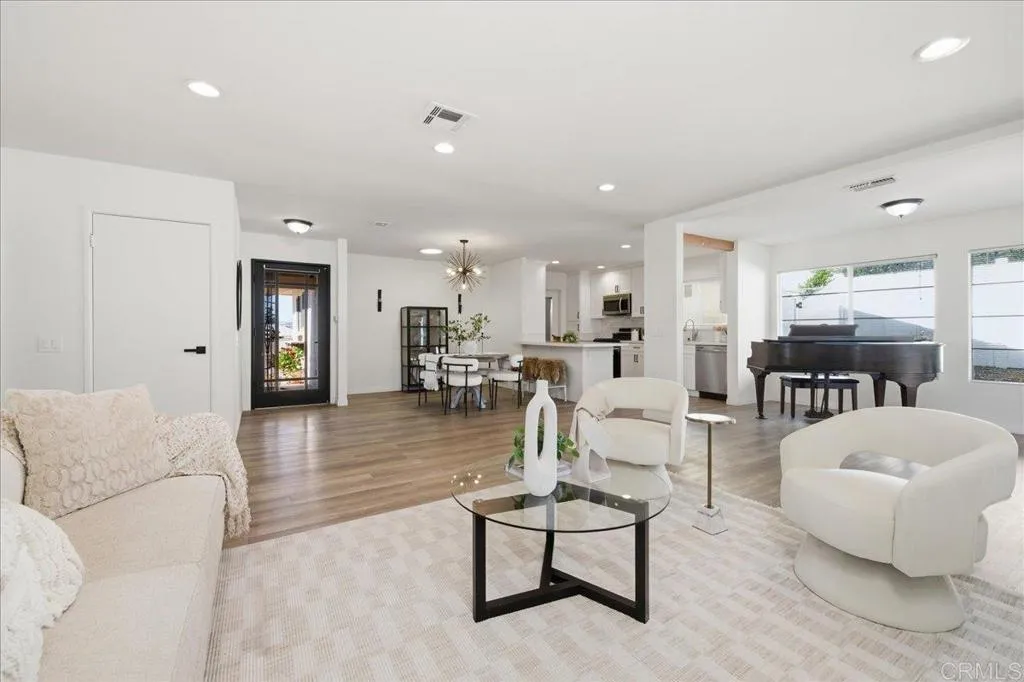 https://cdn.realtyfeed.com/cdn/127/306776749/9dc7d9234a4c915f71c0c5b84a49cf4e.webp