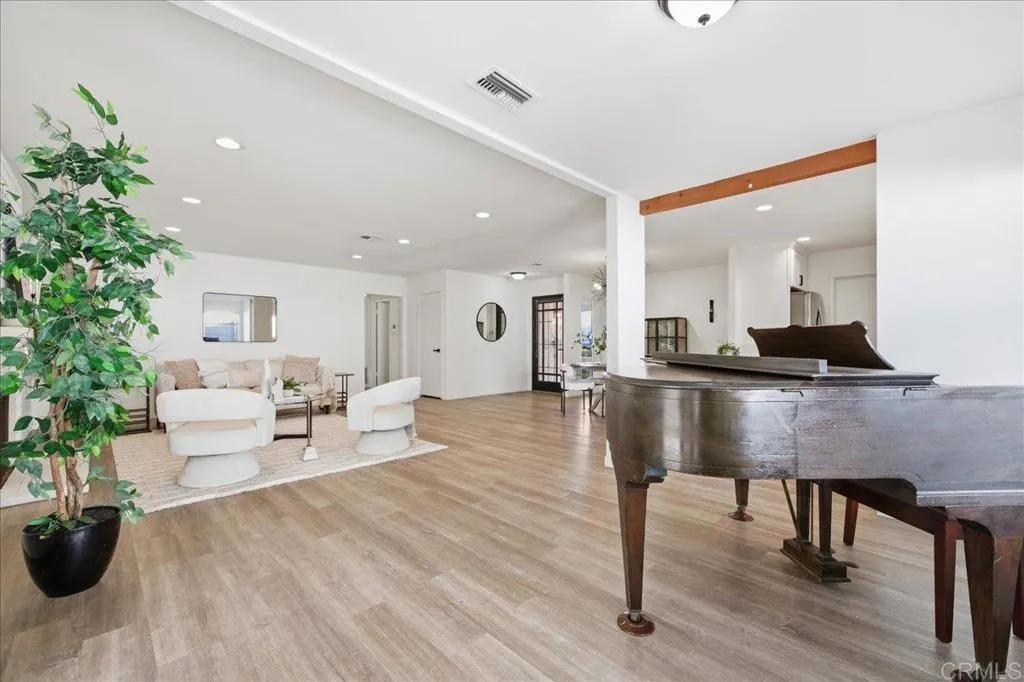 https://cdn.realtyfeed.com/cdn/127/306776749/f064e28d2d780841ded9fdf71f0761fb.webp