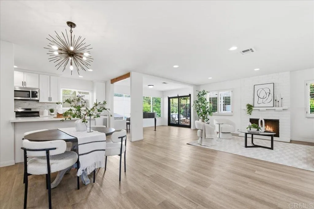 https://cdn.realtyfeed.com/cdn/127/306776749/f9fcc712f366b9e79b749aa6836821c4.webp