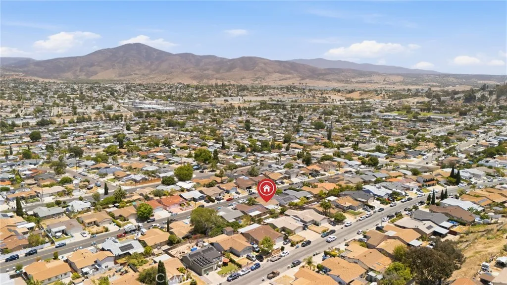 https://cdn.realtyfeed.com/cdn/127/306776919/13c0f7b6479220398be702c3077a66ea.webp