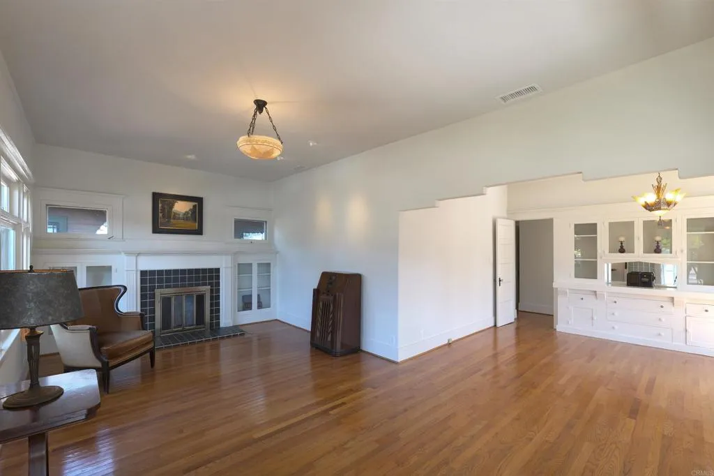 https://cdn.realtyfeed.com/cdn/127/306777055/8943d0d63b7b040b7382a54a1d11ba41.webp