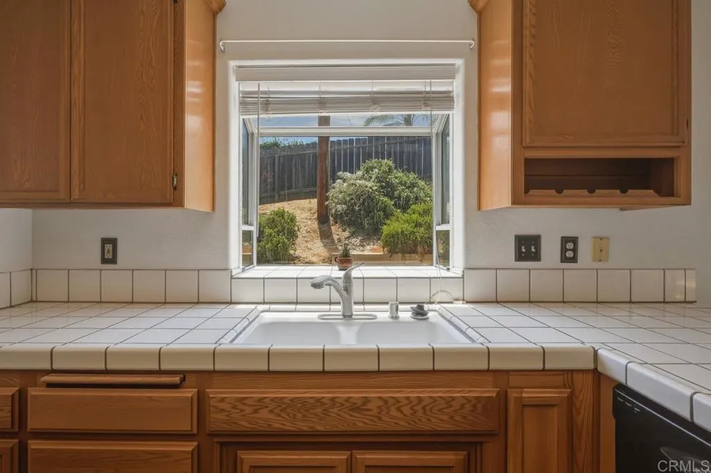 https://cdn.realtyfeed.com/cdn/127/306777137/3f1f820bf355bbf438cf4afc32173c00.webp