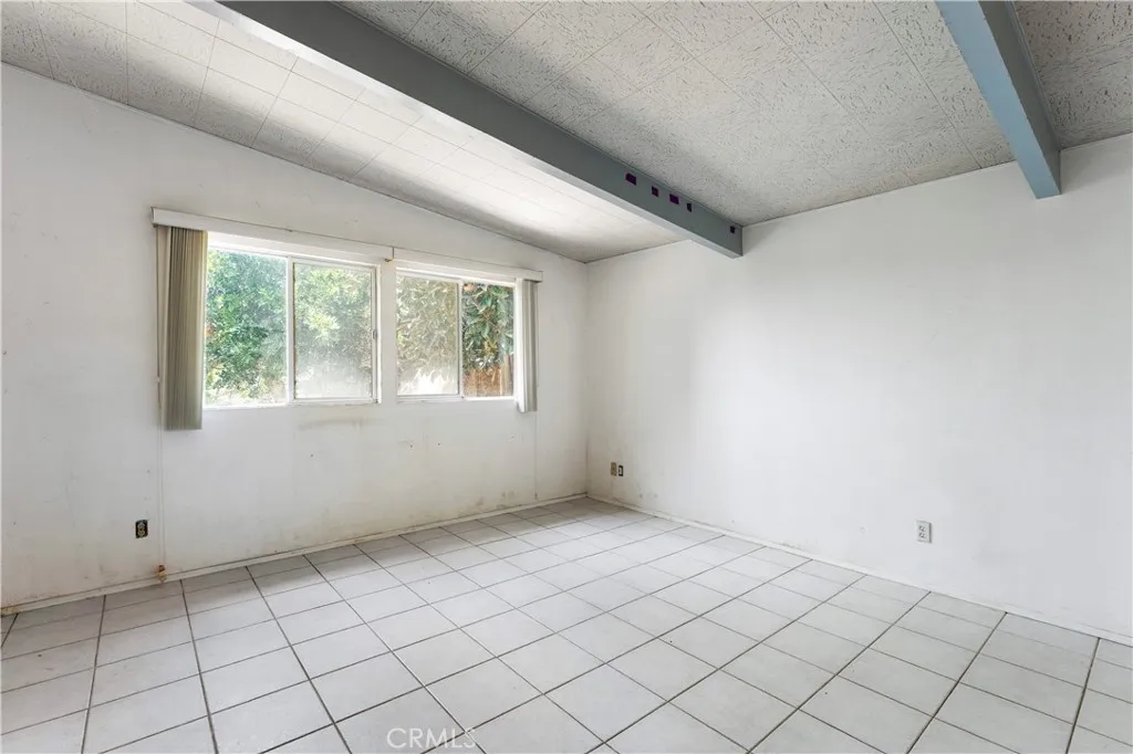 https://cdn.realtyfeed.com/cdn/127/306777164/886b1b4738a6d8a9b3acc30d103ca010.webp