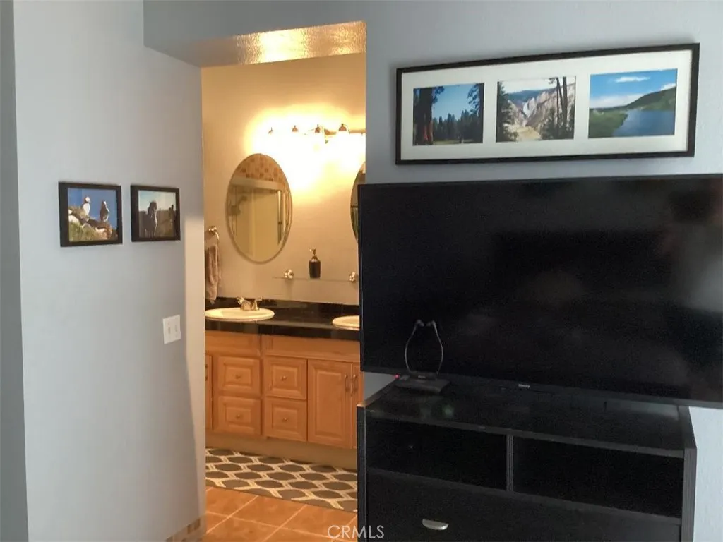 https://cdn.realtyfeed.com/cdn/127/306777242/0598bfa8cb7aa723e35a3a2c3cb8dc84.webp
