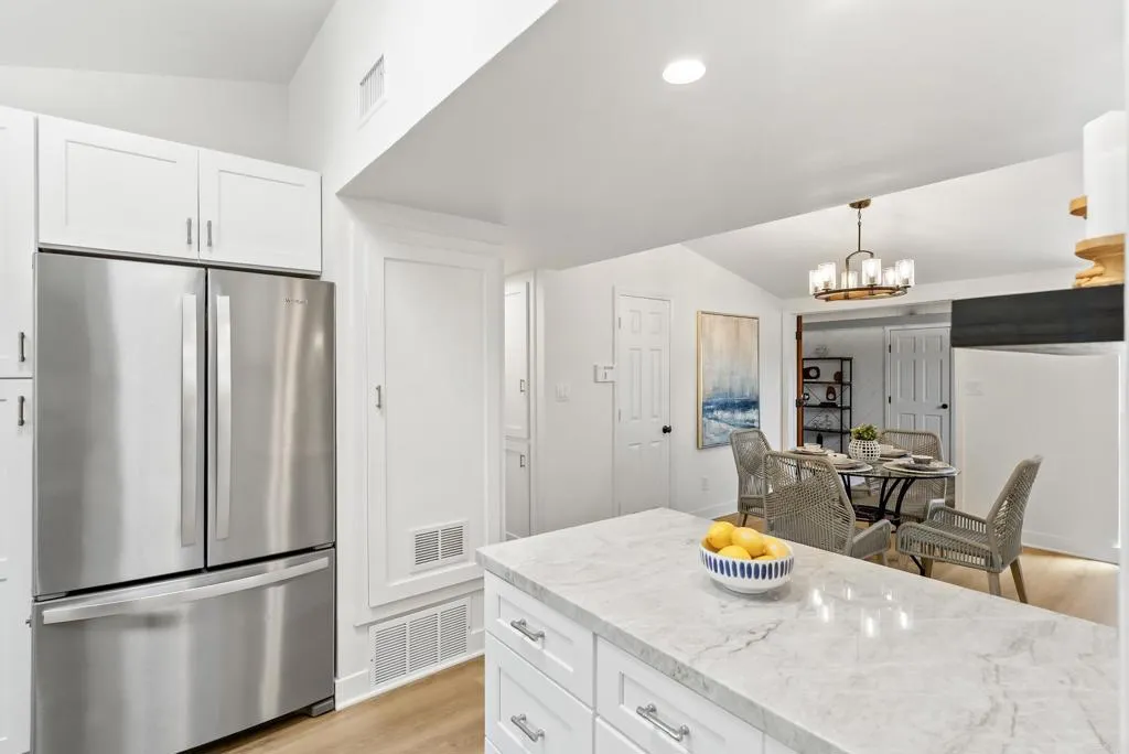 https://cdn.realtyfeed.com/cdn/127/306777295/f7e0f14af01357a585b2ac17b154f079.webp