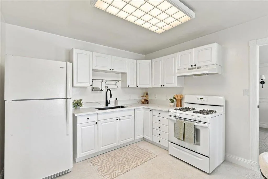https://cdn.realtyfeed.com/cdn/127/306777342/8e57cfb888364d0cc8faadb371774ccd.webp