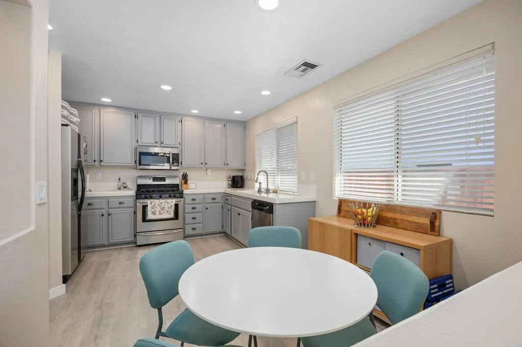 https://cdn.realtyfeed.com/cdn/127/306777459/337d800c17d8ceadec1cdf76573cdc0c.webp