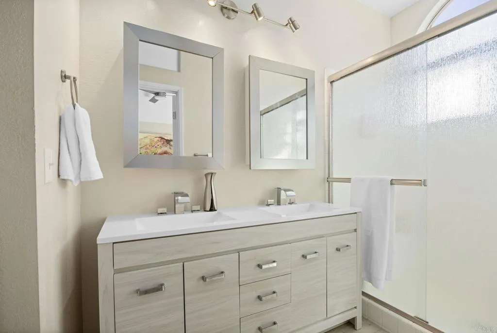 https://cdn.realtyfeed.com/cdn/127/306777459/404ca8a9a8f512eca9de3a1ee2f983c6.webp