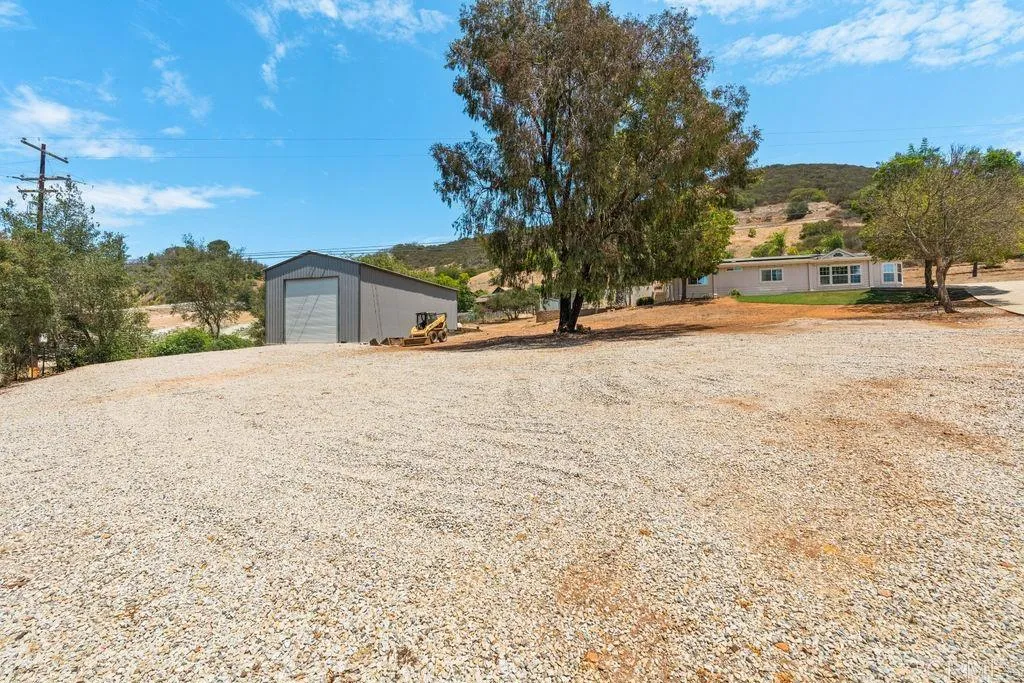 https://cdn.realtyfeed.com/cdn/127/306777555/27693314756b066f24d21f5c21ab7bb7.webp