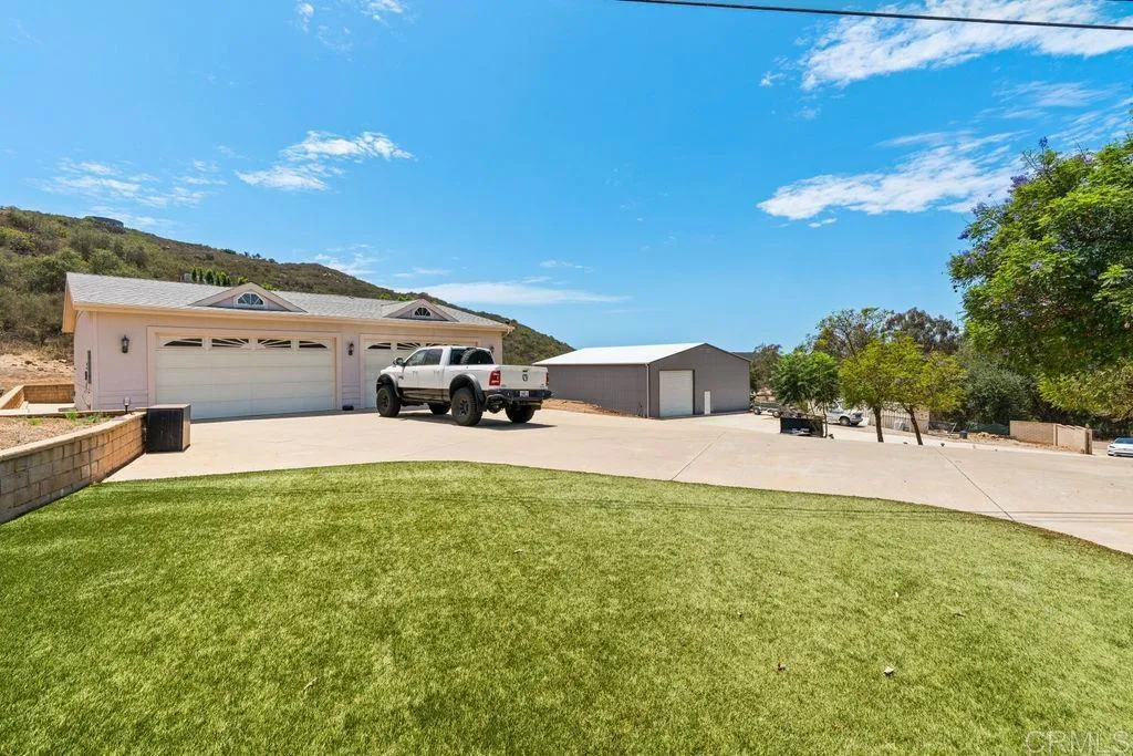 https://cdn.realtyfeed.com/cdn/127/306777555/3f638b9c0cf5b669f4a180ea416e0490.webp