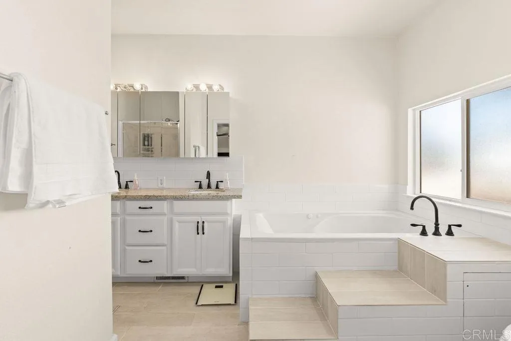 https://cdn.realtyfeed.com/cdn/127/306777555/4e654c468a0a4ab9f92191f04767309a.webp