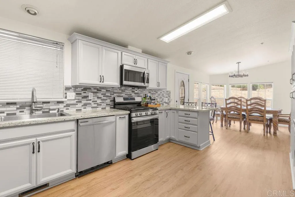 https://cdn.realtyfeed.com/cdn/127/306777555/95fc8ce726cc8a014faf381a3379590e.webp