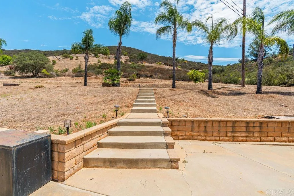https://cdn.realtyfeed.com/cdn/127/306777555/aa48267bbc814eead0d15afb23d7c569.webp