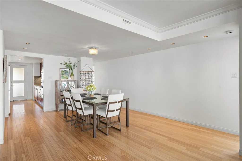 https://cdn.realtyfeed.com/cdn/127/306777654/9cd8457c4501d71f51ab73b2f4762ef7.webp