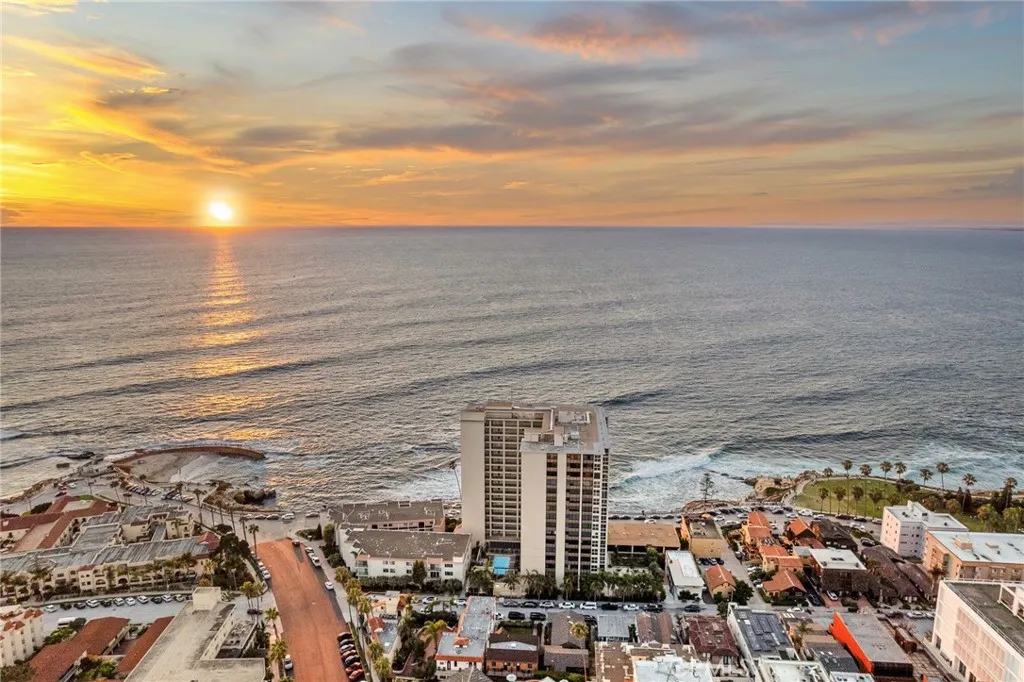 https://cdn.realtyfeed.com/cdn/127/306777654/d9d16772a9ce0c83cb7ece222b7e6a37.webp