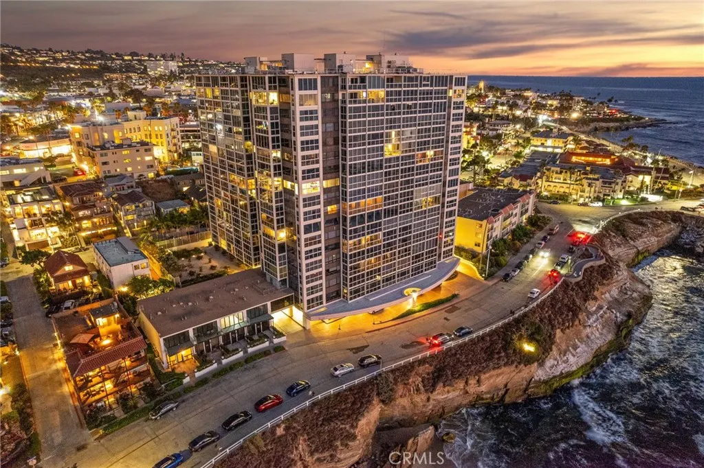 https://cdn.realtyfeed.com/cdn/127/306777654/f0a06080a37a07234ae052484023f3a0.webp