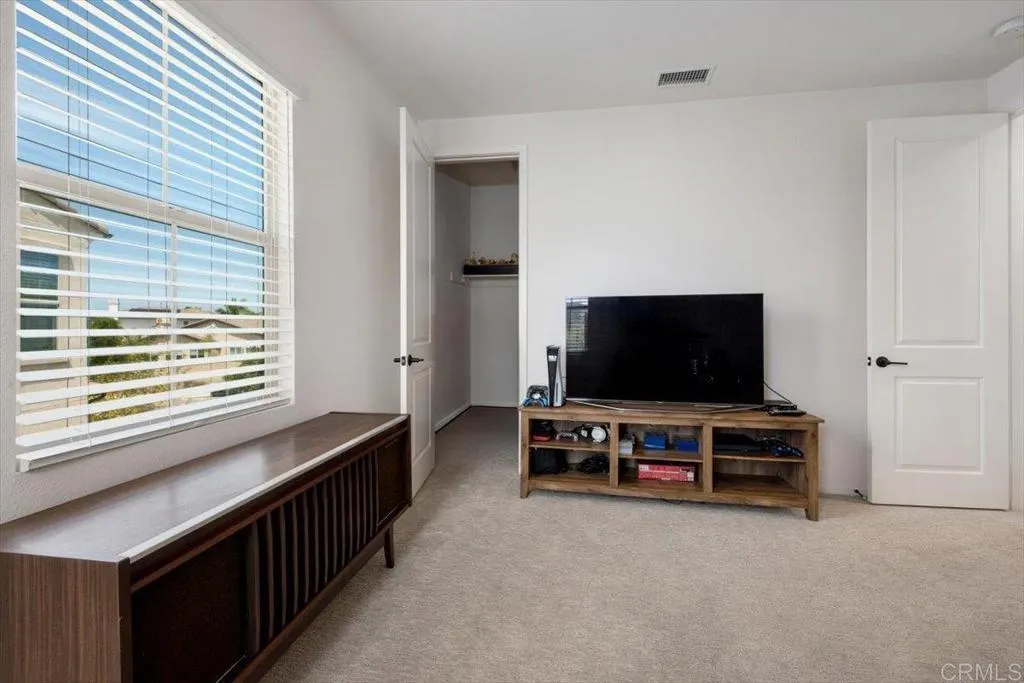 https://cdn.realtyfeed.com/cdn/127/306777689/05b9f45718f1d3400433272e68af8dd5.webp