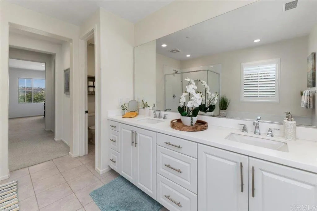 https://cdn.realtyfeed.com/cdn/127/306777689/94487a3408c948479aa18789b8ef30d8.webp