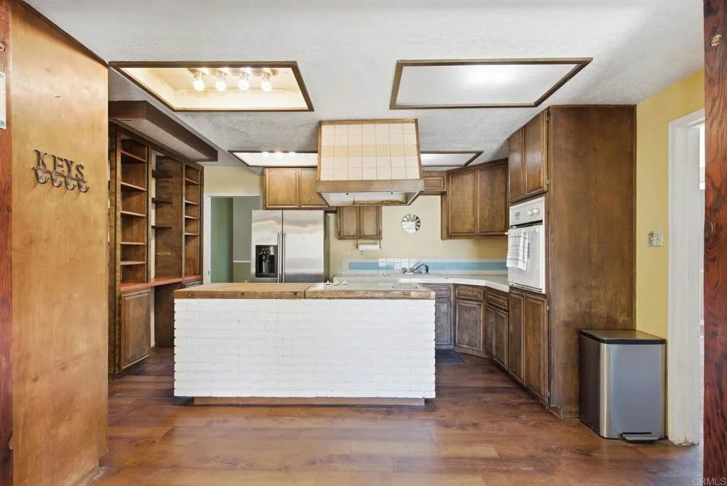 https://cdn.realtyfeed.com/cdn/127/306777745/51c57ce346e7eec0ffc101b599e3a50a.webp