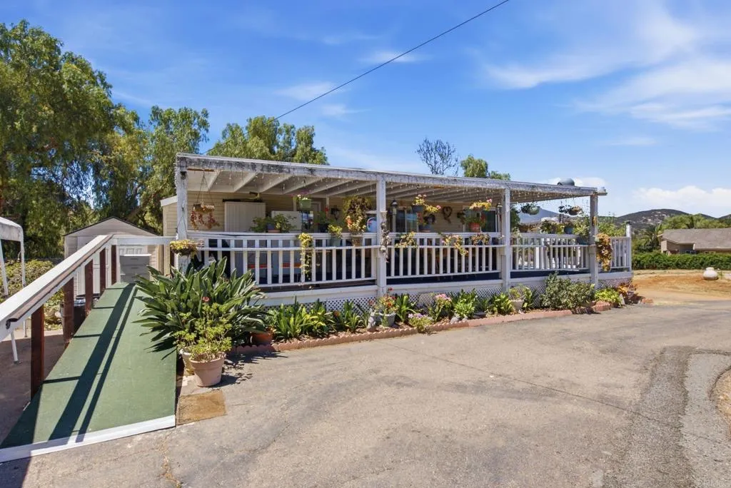 https://cdn.realtyfeed.com/cdn/127/306777745/e4f112ca306d03960d4976a086f8c0c9.webp