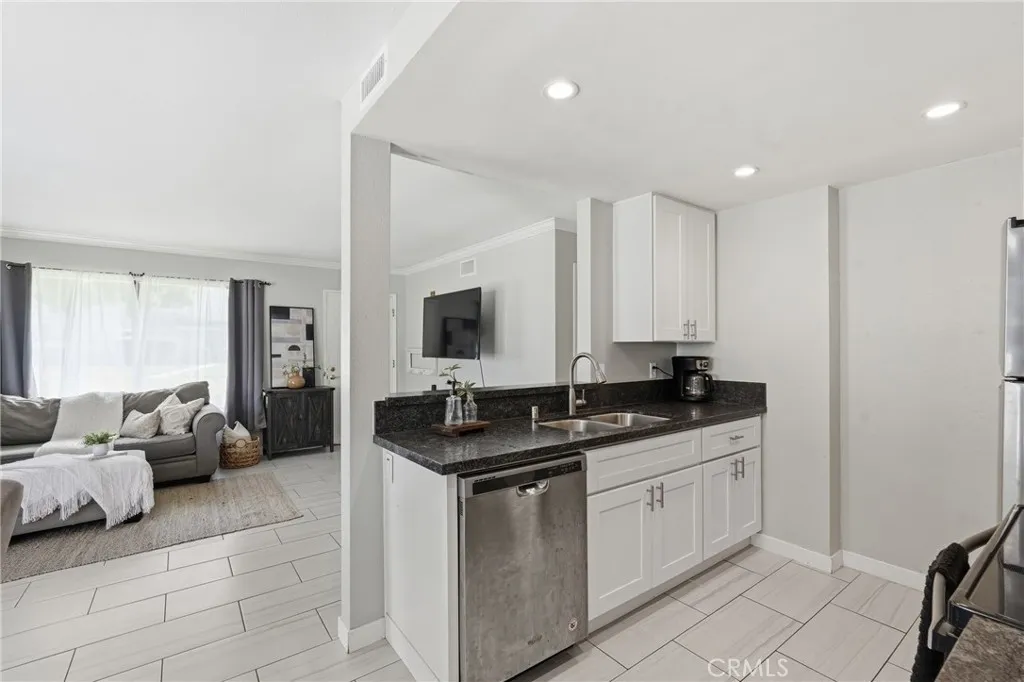 Photo #11: OC26144821 Listing: Photo #11
