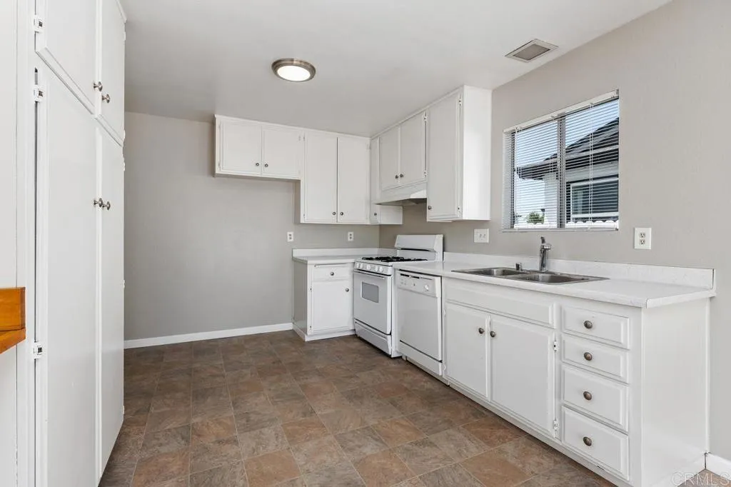 https://cdn.realtyfeed.com/cdn/127/306777957/2451df5515cbd10e45519ff2e3c02dd5.webp