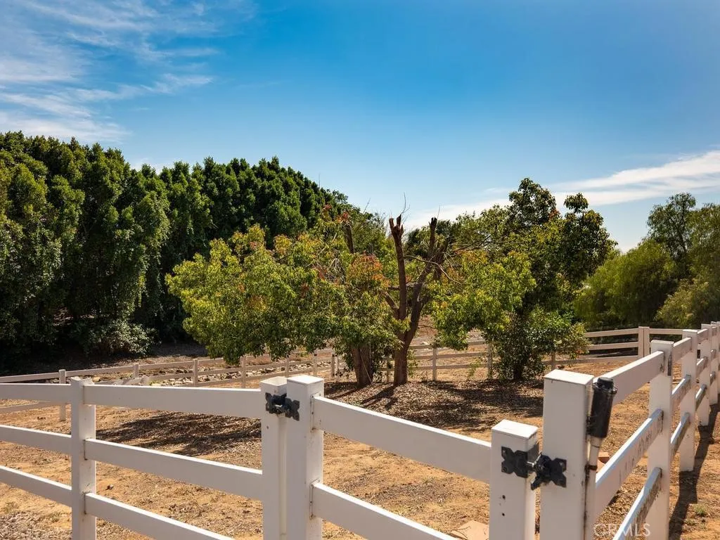 https://cdn.realtyfeed.com/cdn/127/306778010/56f0a09c9b2dfe2058a63715ec8afb93.webp