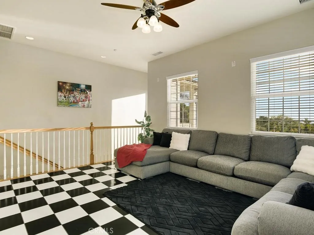https://cdn.realtyfeed.com/cdn/127/306778010/b19b9f67773195ab703a861d3cb727fc.webp