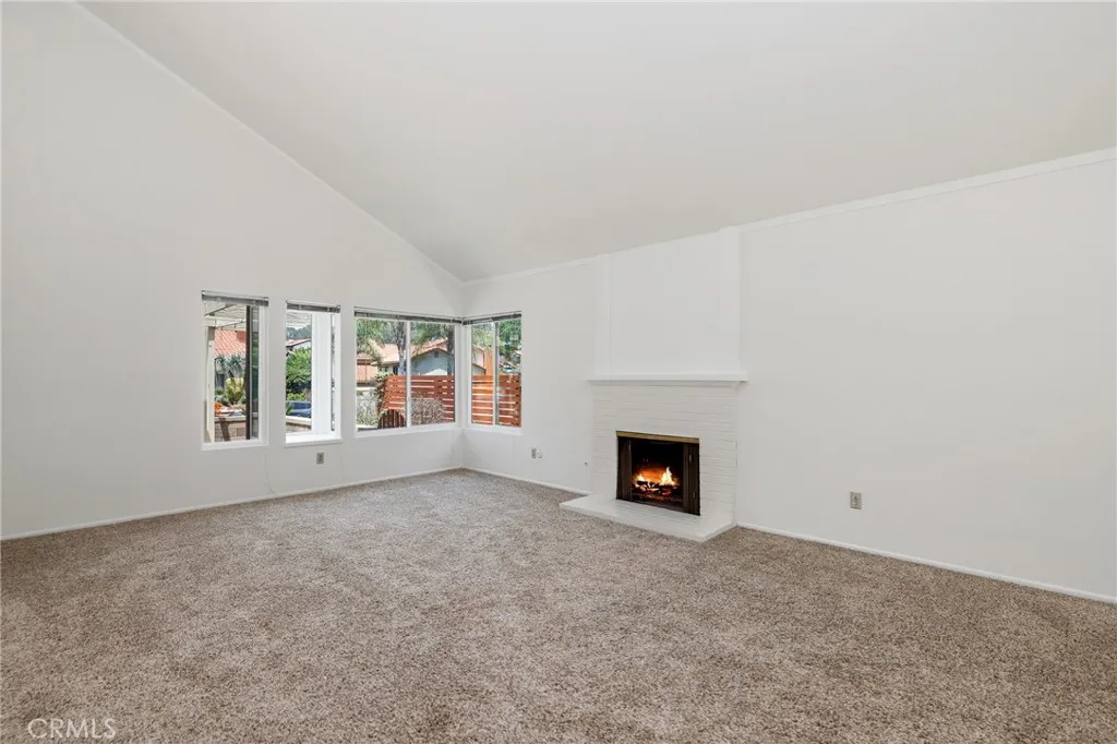 https://cdn.realtyfeed.com/cdn/127/306778054/0043ad566703f218cf369989783519ba.webp