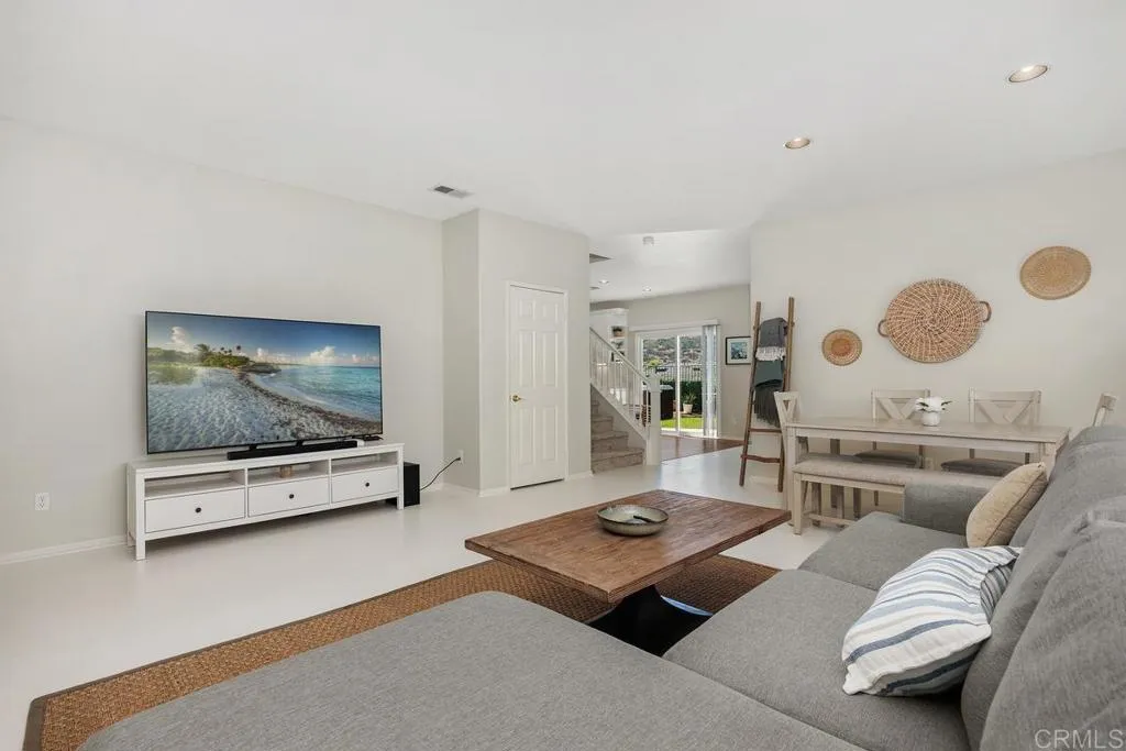 https://cdn.realtyfeed.com/cdn/127/306778123/0ec82b4ae7fee2c1425ee0033513b05a.webp