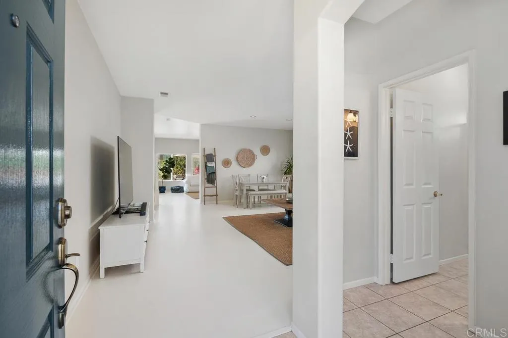 https://cdn.realtyfeed.com/cdn/127/306778123/695f2ff46a6f534bb4de5916280a302d.webp