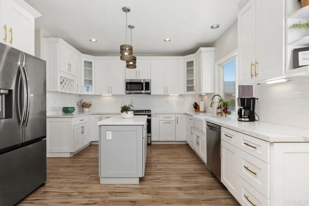 https://cdn.realtyfeed.com/cdn/127/306778123/aa50e768c7b340d2e47e697692838c37.webp