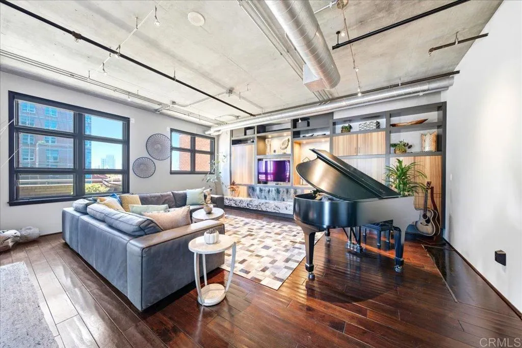 https://cdn.realtyfeed.com/cdn/127/306778132/17b02afa40dc5c391346b67a62894815.webp