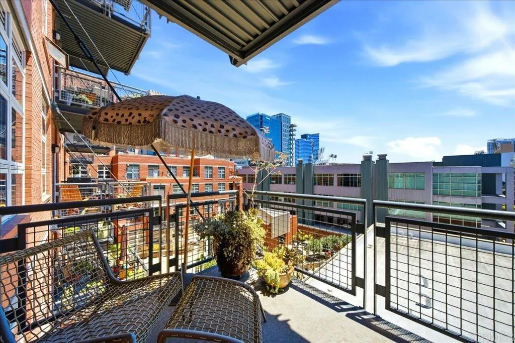 https://cdn.realtyfeed.com/cdn/127/306778132/1f0bdb9c576adac3be104f2ae2bfaff9.webp
