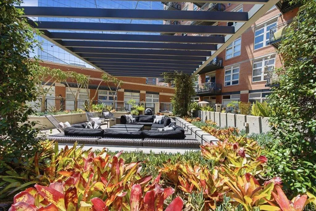 https://cdn.realtyfeed.com/cdn/127/306778132/4c36bdce259e149fa1ac6b448a77ad7d.webp