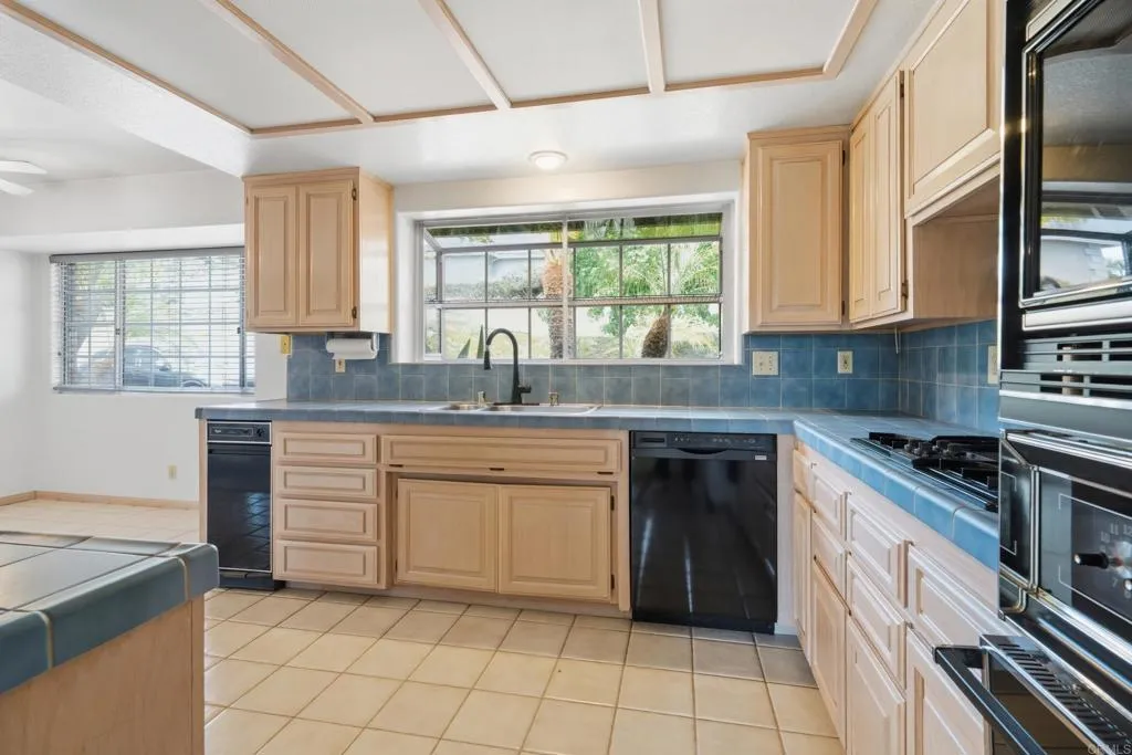https://cdn.realtyfeed.com/cdn/127/306778230/00bcc303d98e7e3bf39dc8297e15aef2.webp