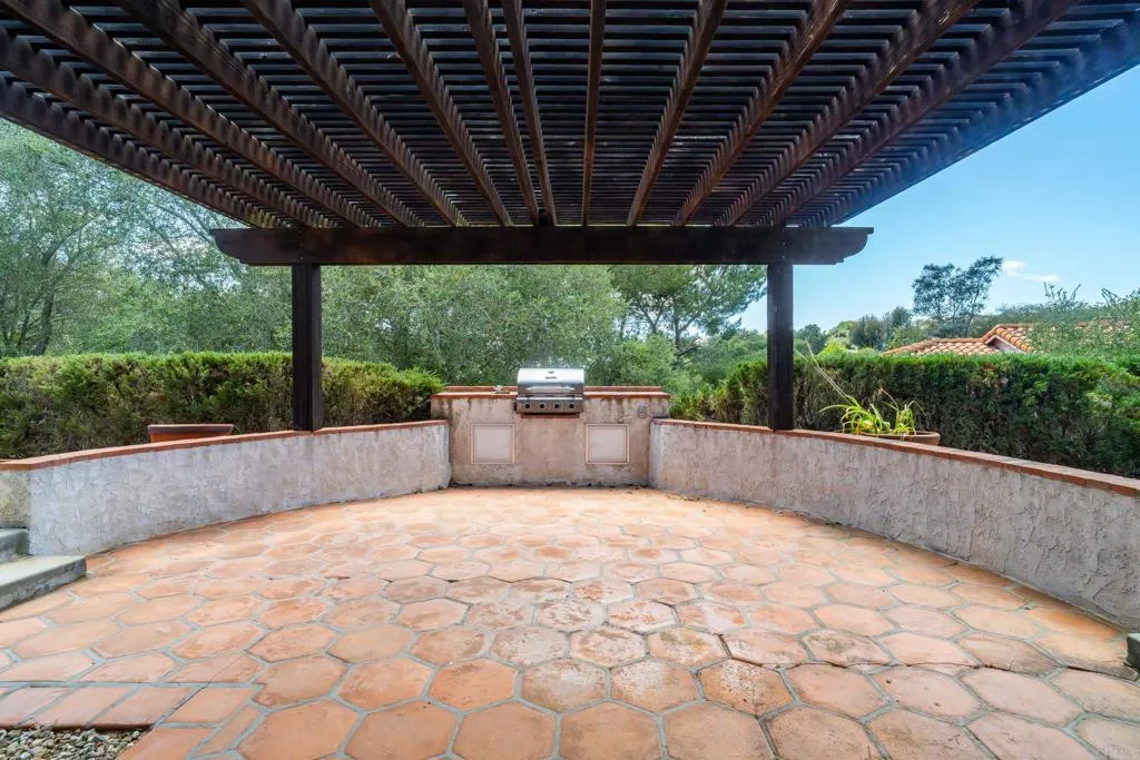 https://cdn.realtyfeed.com/cdn/127/306778230/08fa2140bcc0fcfffa5dcd6bb0fc7bad.webp