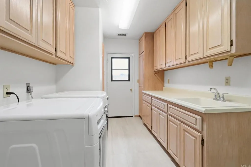https://cdn.realtyfeed.com/cdn/127/306778230/2c66be0d60299f5ef2282ebb2770e713.webp