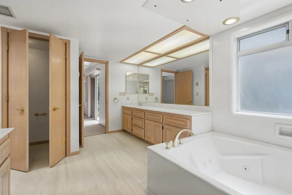 https://cdn.realtyfeed.com/cdn/127/306778230/7266c35c4005c74db5bcbdcd95072532.webp