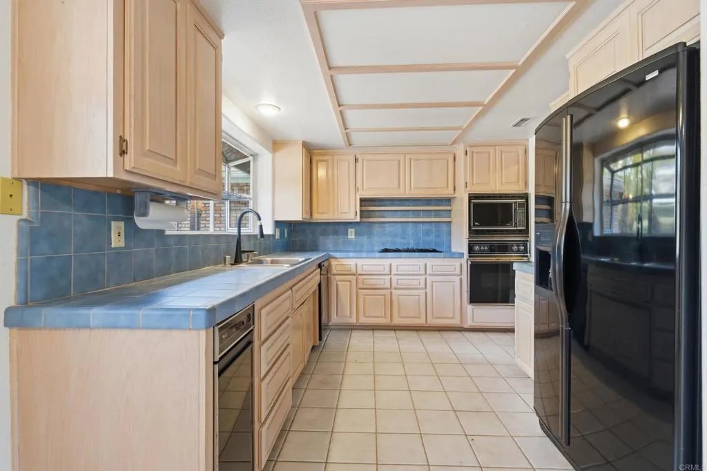 https://cdn.realtyfeed.com/cdn/127/306778230/76a35f259935a61d6e0a72200afcd4f0.webp