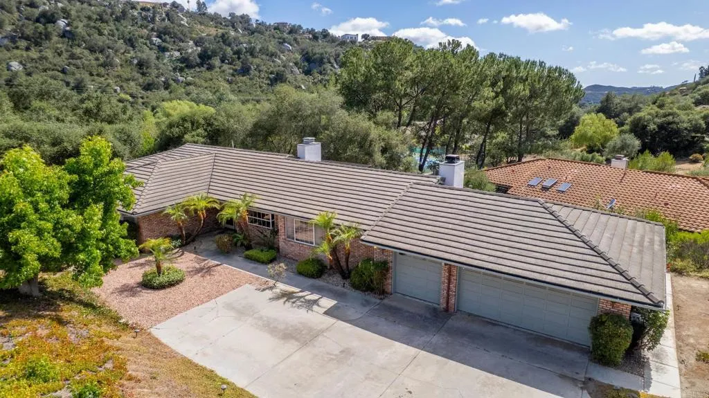 https://cdn.realtyfeed.com/cdn/127/306778230/e1c57c17445d924c4a3425a9d69d4c0f.webp