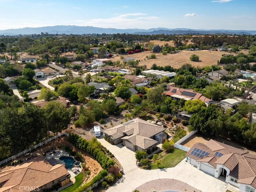 https://cdn.realtyfeed.com/cdn/127/306778321/736a1c946c763205a67c10ed5dd55160.webp