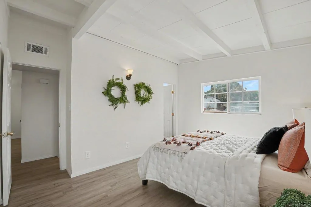 https://cdn.realtyfeed.com/cdn/127/306778729/896e485f95c3c8f8b3fefd8875399ab7.webp