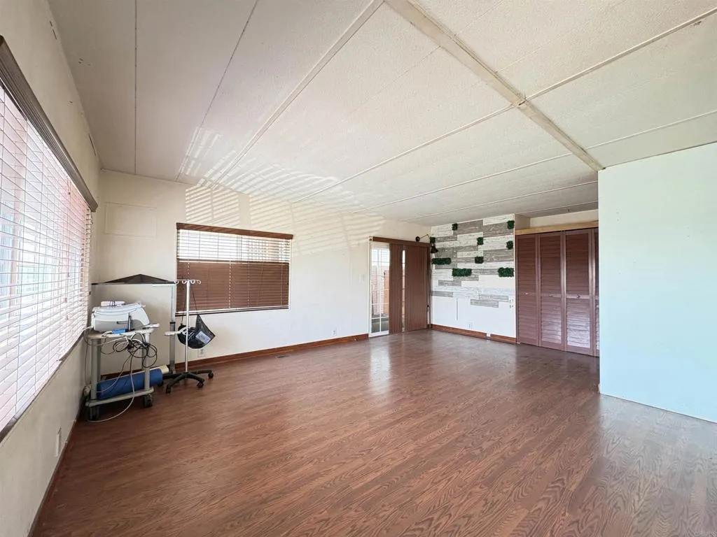 https://cdn.realtyfeed.com/cdn/127/306778738/cd54be9aaade40be4b7a5785cb5fb0e2.webp