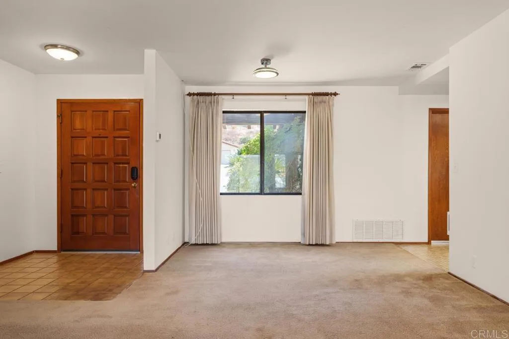 https://cdn.realtyfeed.com/cdn/127/306778811/41108bad823d5a9c596c65632dd1110e.webp