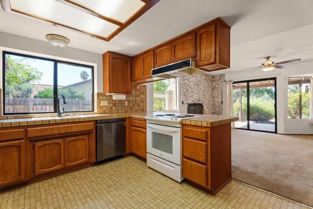 https://cdn.realtyfeed.com/cdn/127/306778811/5db1ac1d5429dcd53a6305f09539ecb6.webp