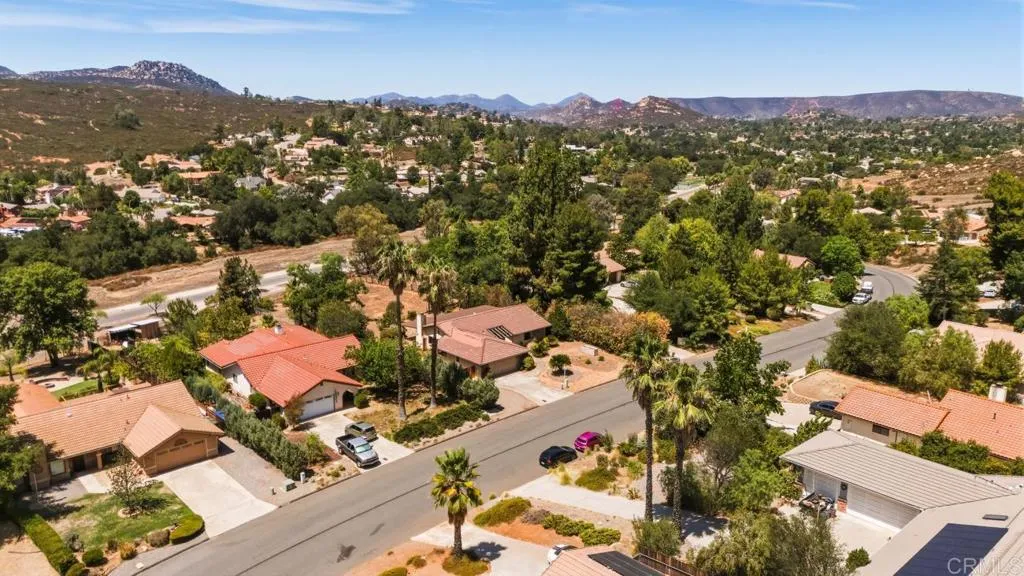 https://cdn.realtyfeed.com/cdn/127/306778811/6be1d428ef14789eff050a19f7c173a5.webp