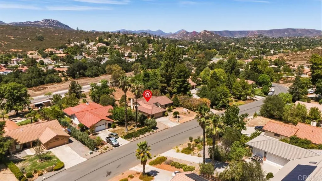 https://cdn.realtyfeed.com/cdn/127/306778811/759223f4ac56caf29d77eafda81c191d.webp
