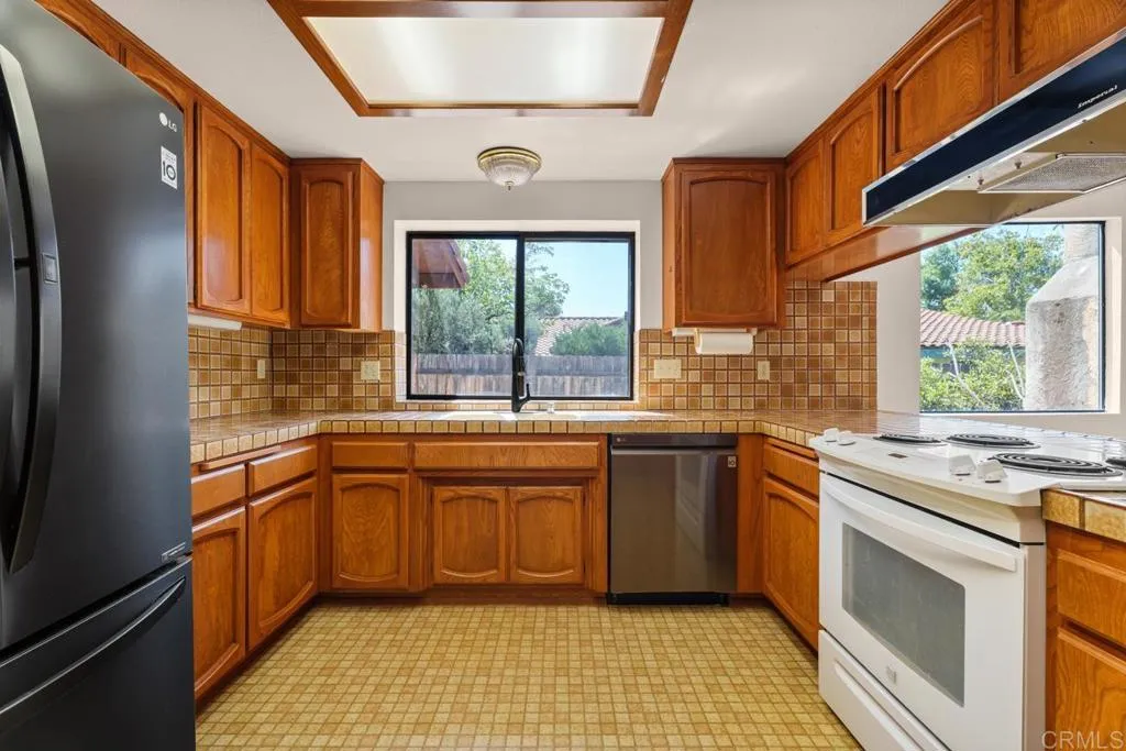 https://cdn.realtyfeed.com/cdn/127/306778811/83eb5655e598bddc89d6070b4377fe28.webp
