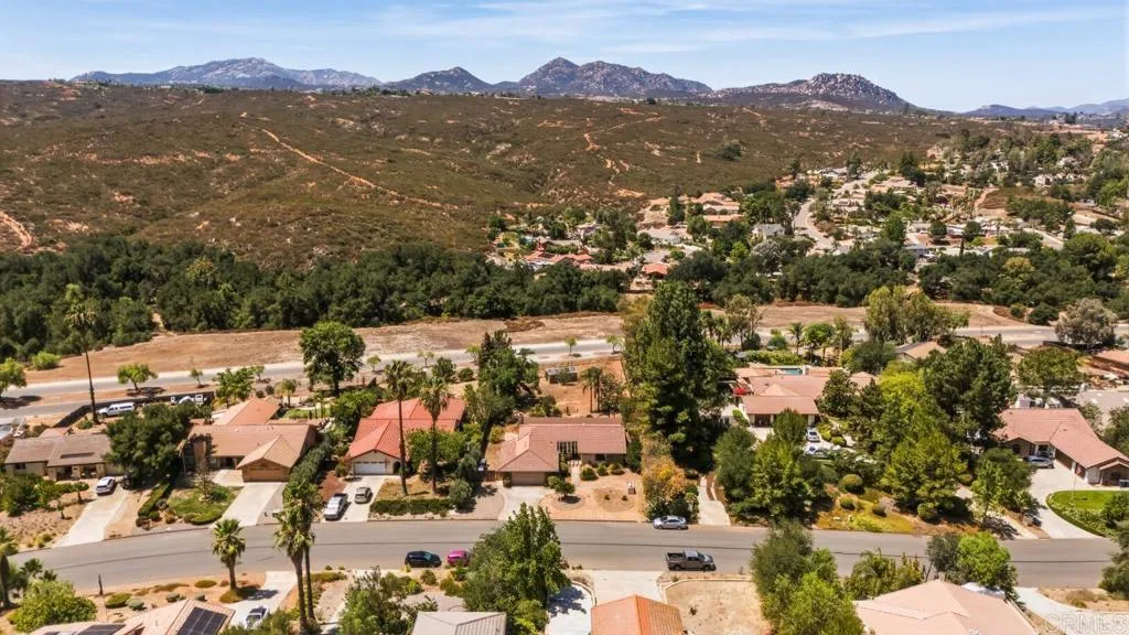https://cdn.realtyfeed.com/cdn/127/306778811/a708c6cbc0b4142139f38afbbeddd749.webp